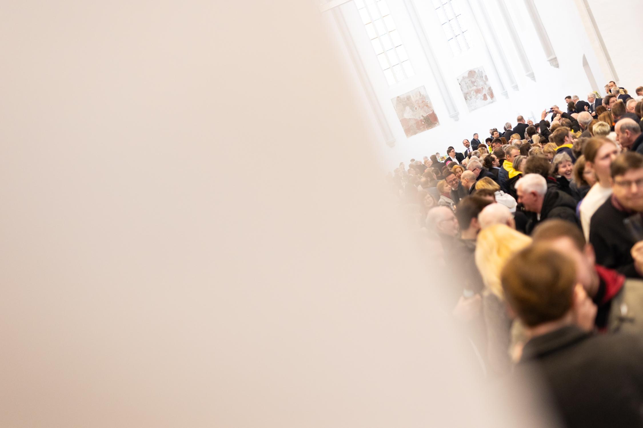 Der volle Dominikanerbau Amtseinführung Erzbischof Herwig Gössl