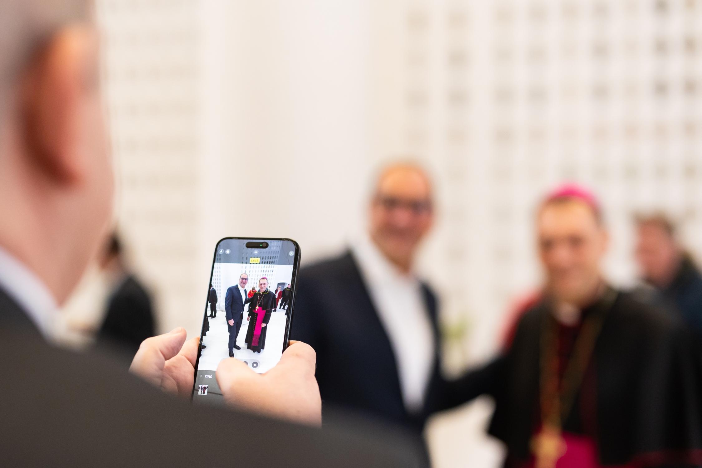 Ein schnelles Bild Amtseinführung Erzbischof Herwig Gössl