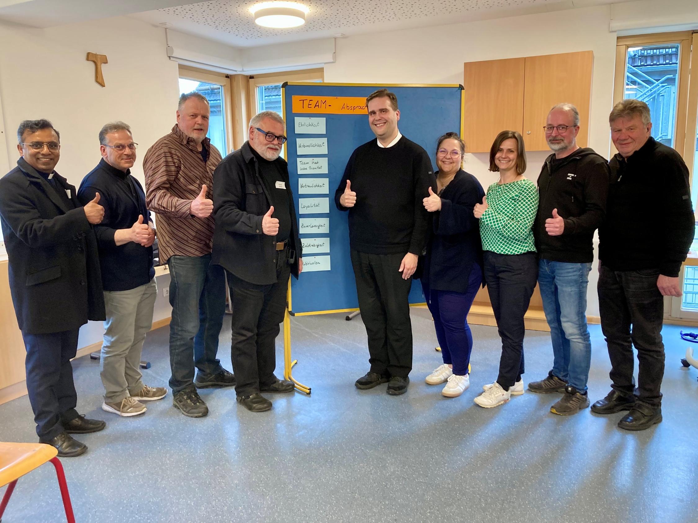 Pastoralteam Seelsorgebereich Frankenwald V.l.n.r.: Pfarradministrator Cyriac Chittukalam, Pfarrer Richard F. Reis, Pastoralreferent Josef Grünbeck, Pastoralreferent Harald Ulbrich, Leitender Pfarrer Detlef Pötzl, Gemeindereferentin Kathrin Ritter, Verwaltungsleiterin Stephanie Trautendorfer, Gemeindereferent Andreas Roderer, Diakon Alfred Trebes (nicht im Bild: Pfarrer Thomas Hauth, Pfarrvikar Anton Heinz)